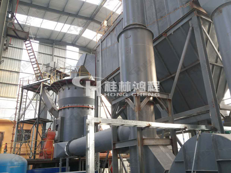 325目葉臘石粉磨機選型 葉臘石粉環保節能型磨粉機:HLM1700葉臘石立磨制粉機