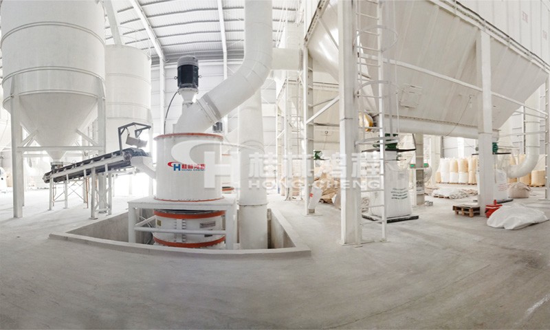 800目超細(xì)碳酸鈣磨粉機(jī)HCH1395環(huán)輥磨東南亞某廠現(xiàn)場(chǎng) 產(chǎn)量4.5噸每小時(shí) 800目超細(xì)碳酸鈣磨粉機(jī)HCH1395環(huán)輥磨東南亞某廠現(xiàn)場(chǎng) 產(chǎn)量4.5噸每小時(shí)