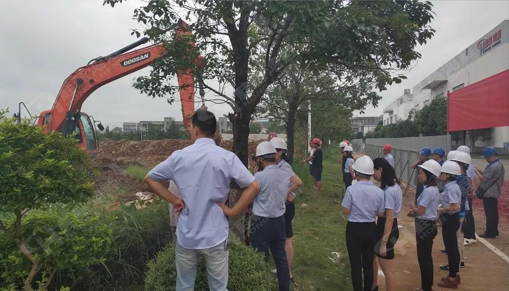 桂林鴻程機電設備有限公司廠區2#生產廠房開工大吉! 桂林鴻程機電設備有限公司廠區2#生產廠房開工大吉!