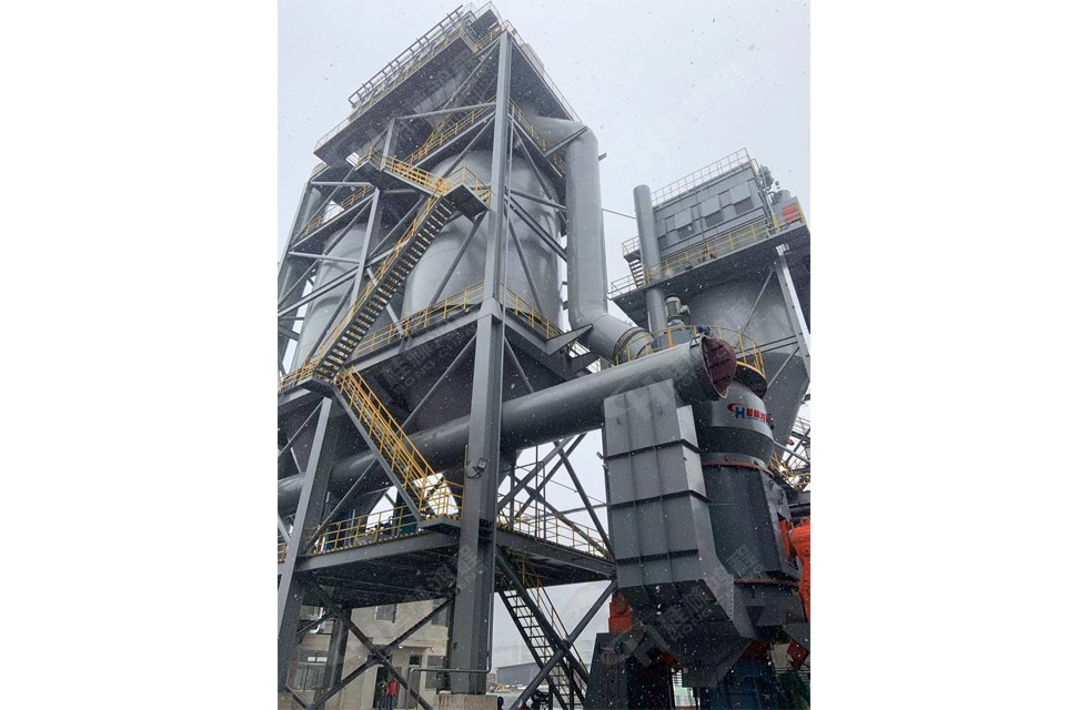 甘肅HLM2400煤粉立式磨200目D93項(xiàng)目冬日運(yùn)行圖 甘肅HLM2400煤粉立式磨200目D93項(xiàng)目冬日運(yùn)行圖