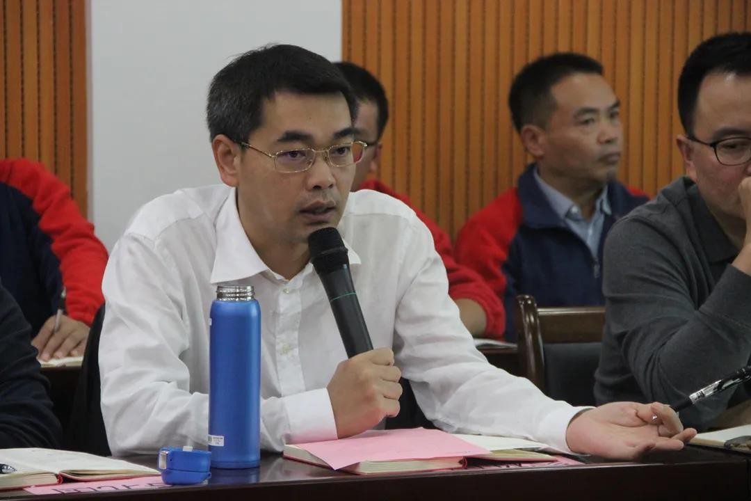 桂林鴻程集團老總董事長容棟國發言 桂林鴻程集團老總董事長容棟國發言