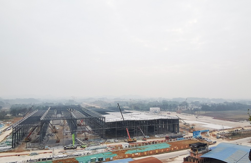 桂林鴻程礦山投資兩江寶山工程進度,2022年1月4日桂林鴻程礦山機械寶山工業園車間封頂大吉。